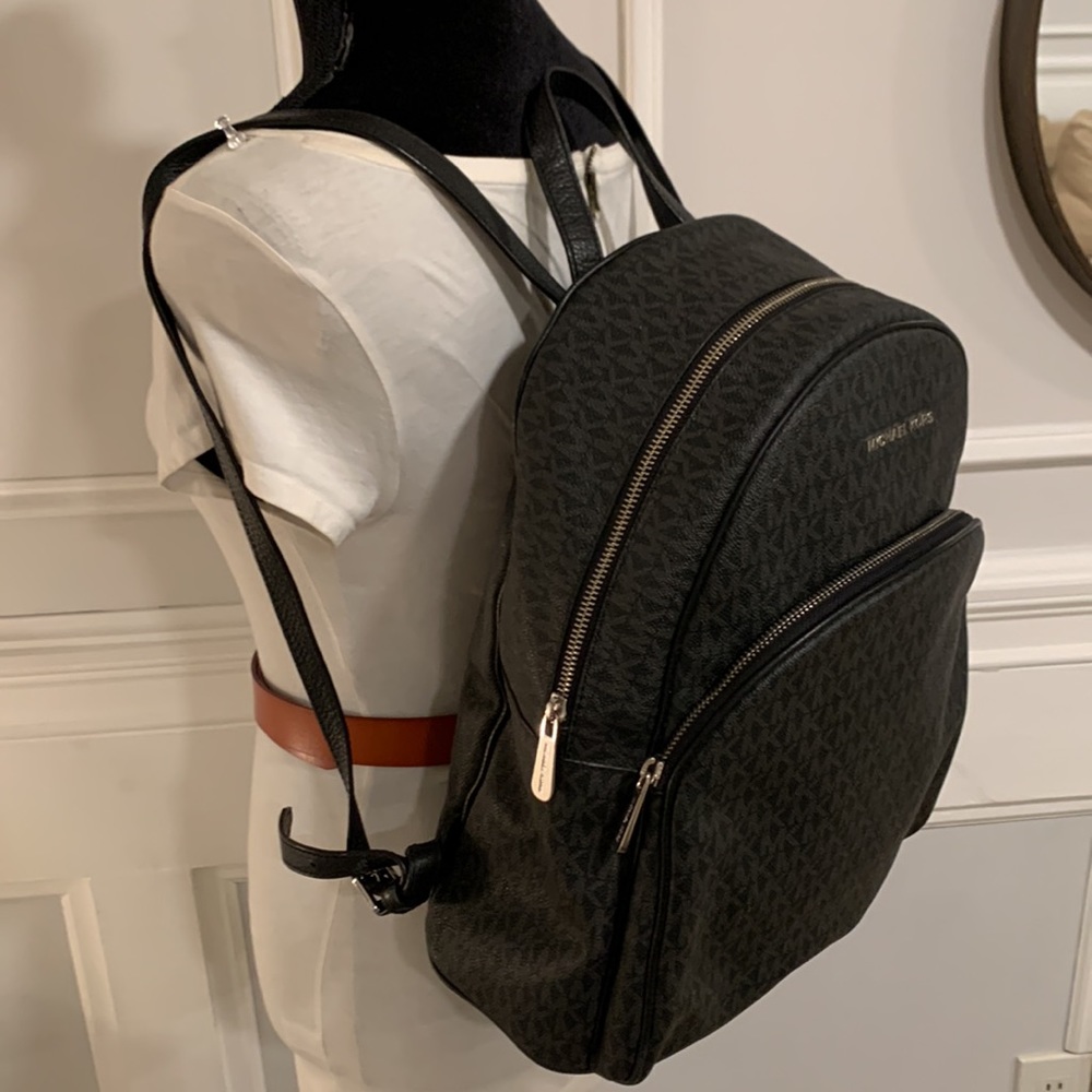 Michael Kors Large Jet Set Signature Logo Travel Backpack EUC - Picture 10 of 17